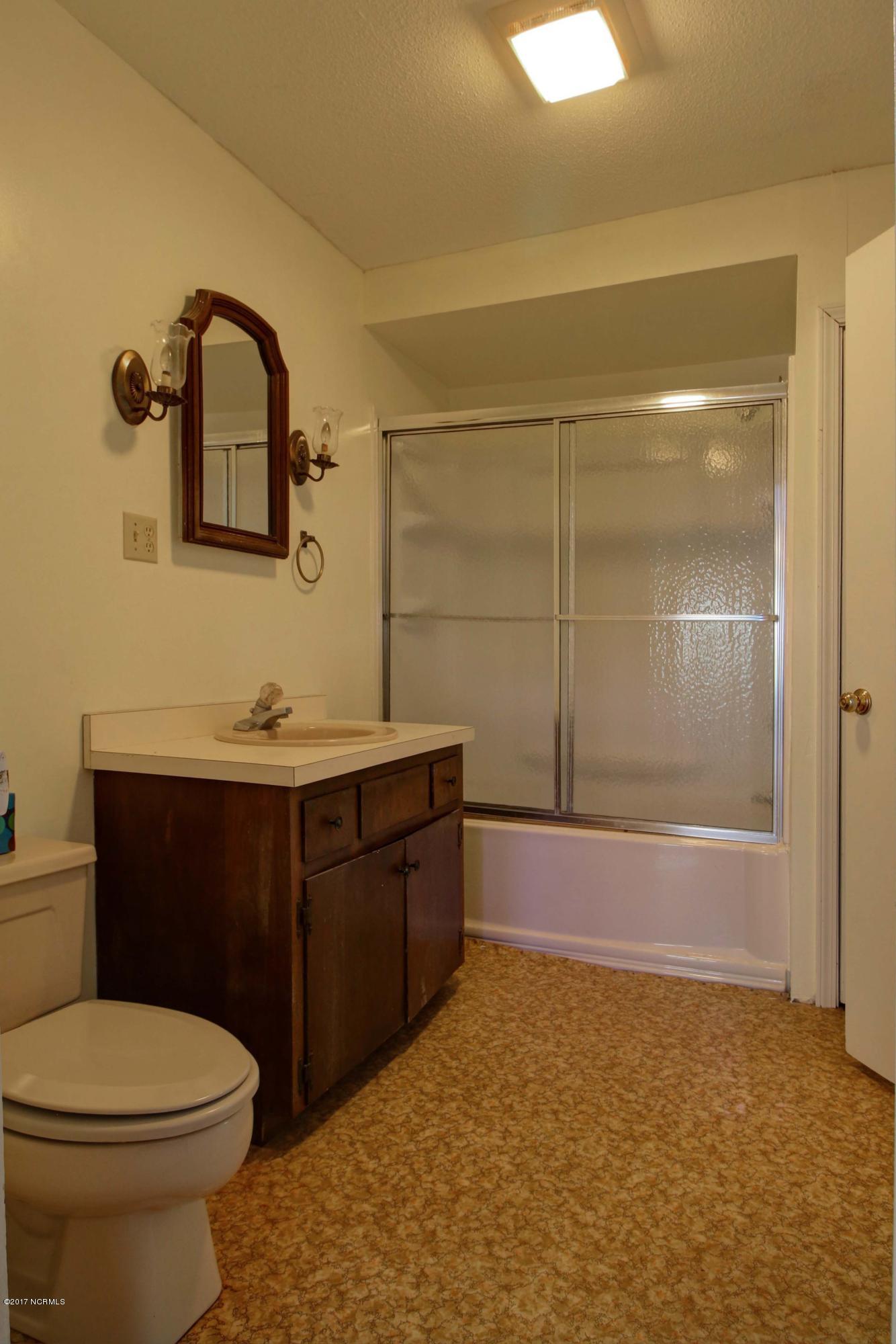 407 Queens Haven Road Hubert, NC 28539 - Photo 10 of 24 IMG_8830_1_2_Interior 2