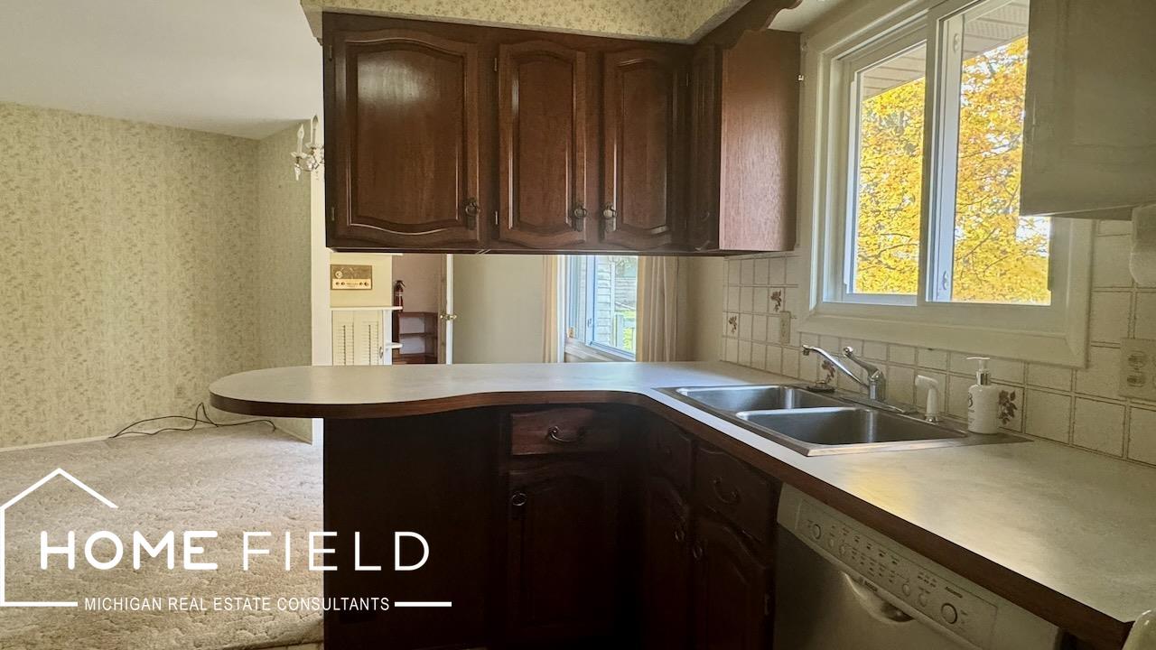 608 Ridgeview Drive Corunna, MI 48817 - Photo 3 of 32 50193952-71d36c5a-78f2-4d44-9c30-5f4dbbc87967.JPG