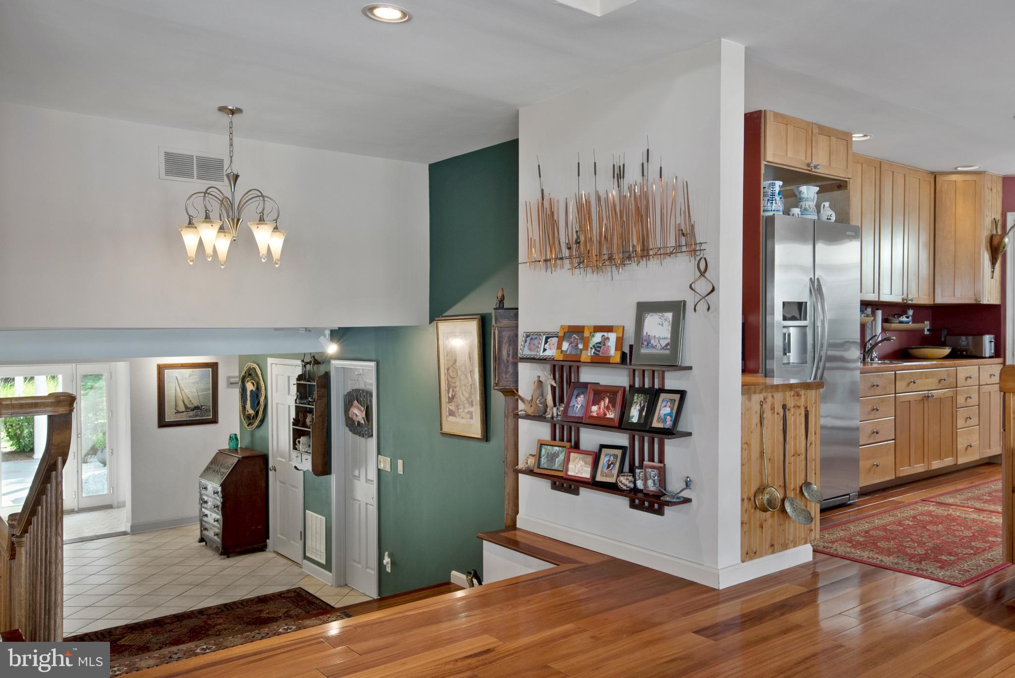 3731 Thomas Point Road Annapolis, MD 21403 - Photo 29 of 90 Transition from entry level to great room