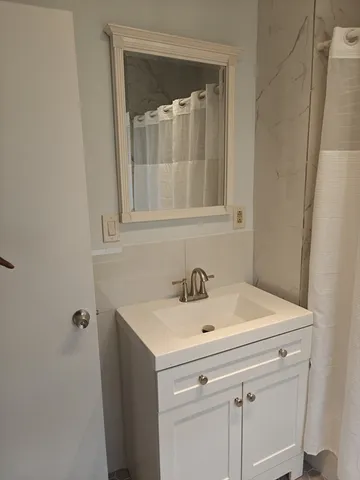 $2,300 | 452 Osborn Street, Unit 3, Fall River, MA 02724