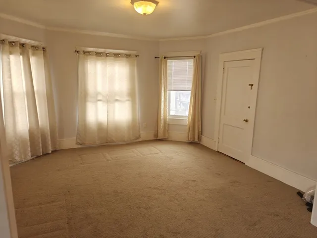 $2,300 | 452 Osborn Street, Unit 3, Fall River, MA 02724