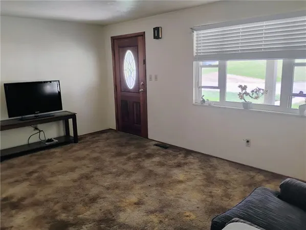a view of livingroom with furniture and windows
