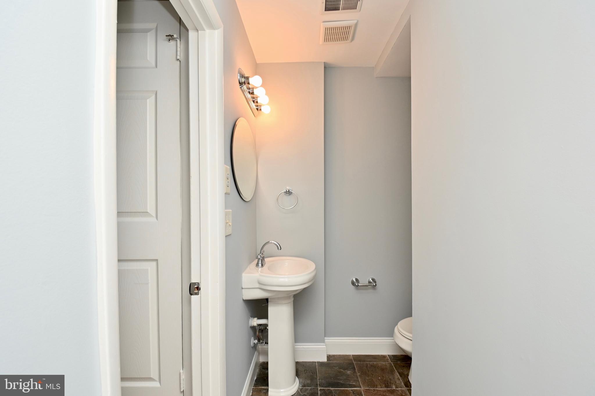 2433 Southgate Square Reston, VA 20191 - Photo 37 of 39 Gallery Image 37