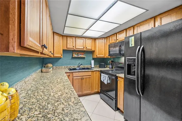 $3,495 | 131 Teryl Road, Unit C3, Naples, FL 34112