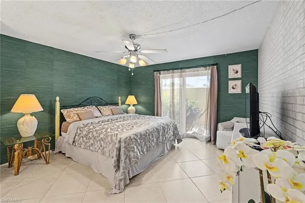 $3,495 | 131 Teryl Road, Unit C3, Naples, FL 34112