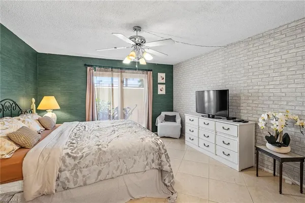 $3,495 | 131 Teryl Road, Unit C3, Naples, FL 34112