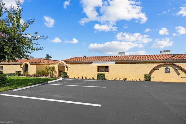 $3,495 | 131 Teryl Road, Unit C3, Naples, FL 34112