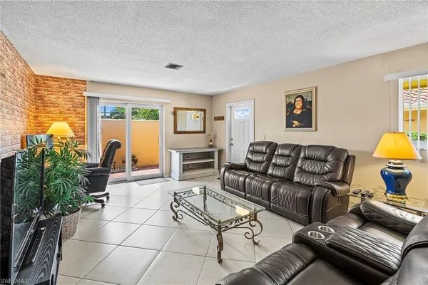 $3,495 | 131 Teryl Road, Unit C3, Naples, FL 34112