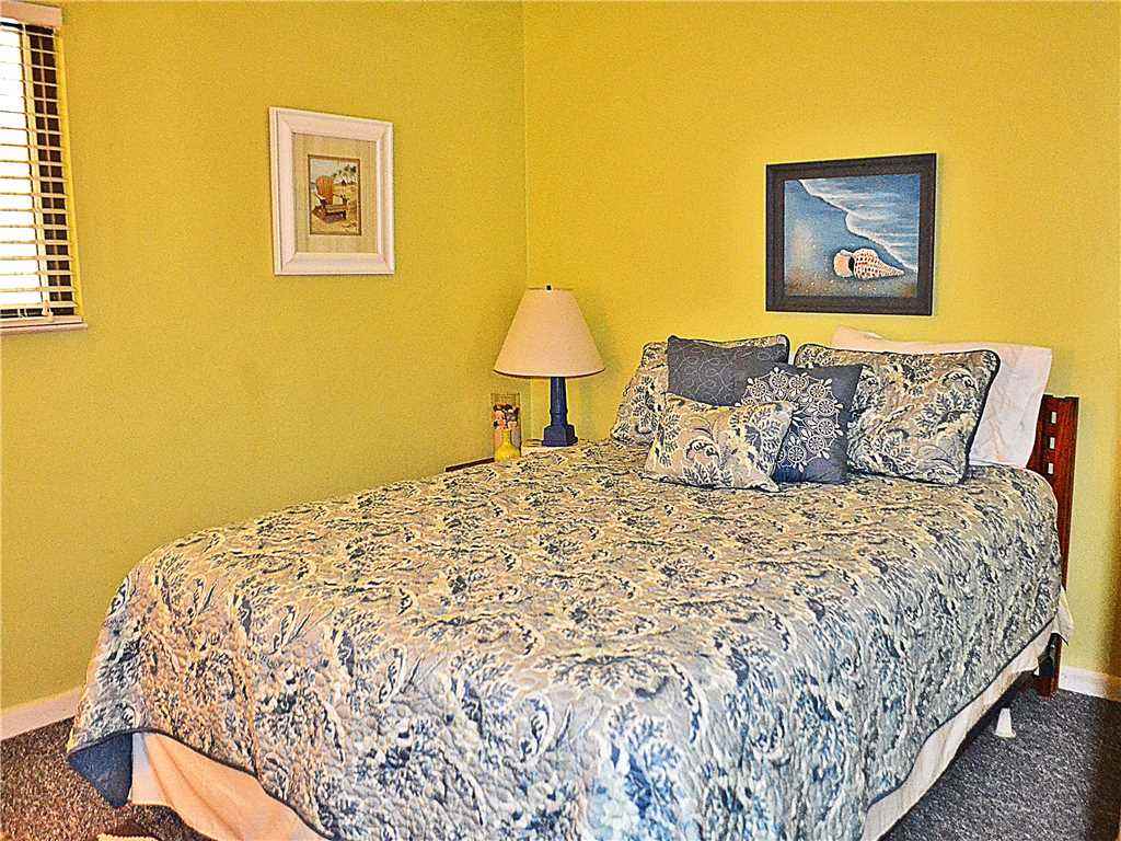 400 Plantation Road, Unit 2117 Gulf Shores, AL 36542 - Photo 8 of 10 Guest Bedroom