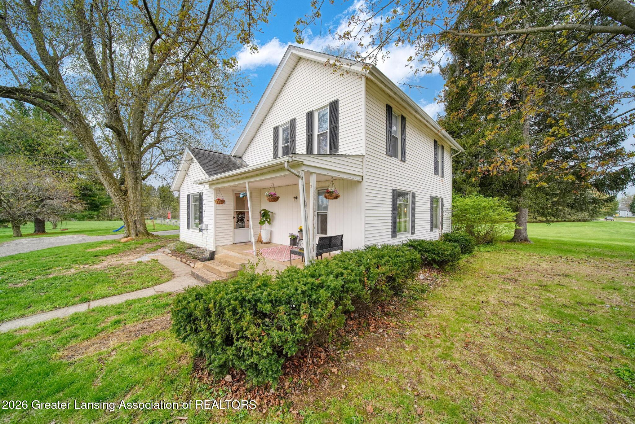 8379 Hall Road Bellevue, MI 49021 - Photo 3 of 68 2-web-or-mls-DSC08548_