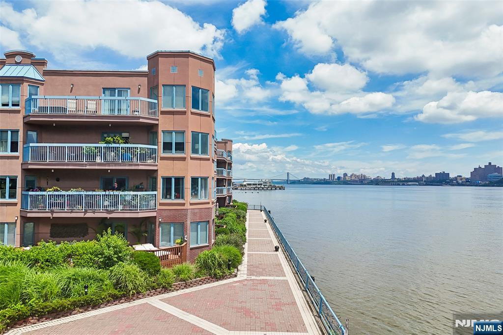 302 Chase Court, Unit 302 Edgewater, NJ 07020 - Photo 44 of 46