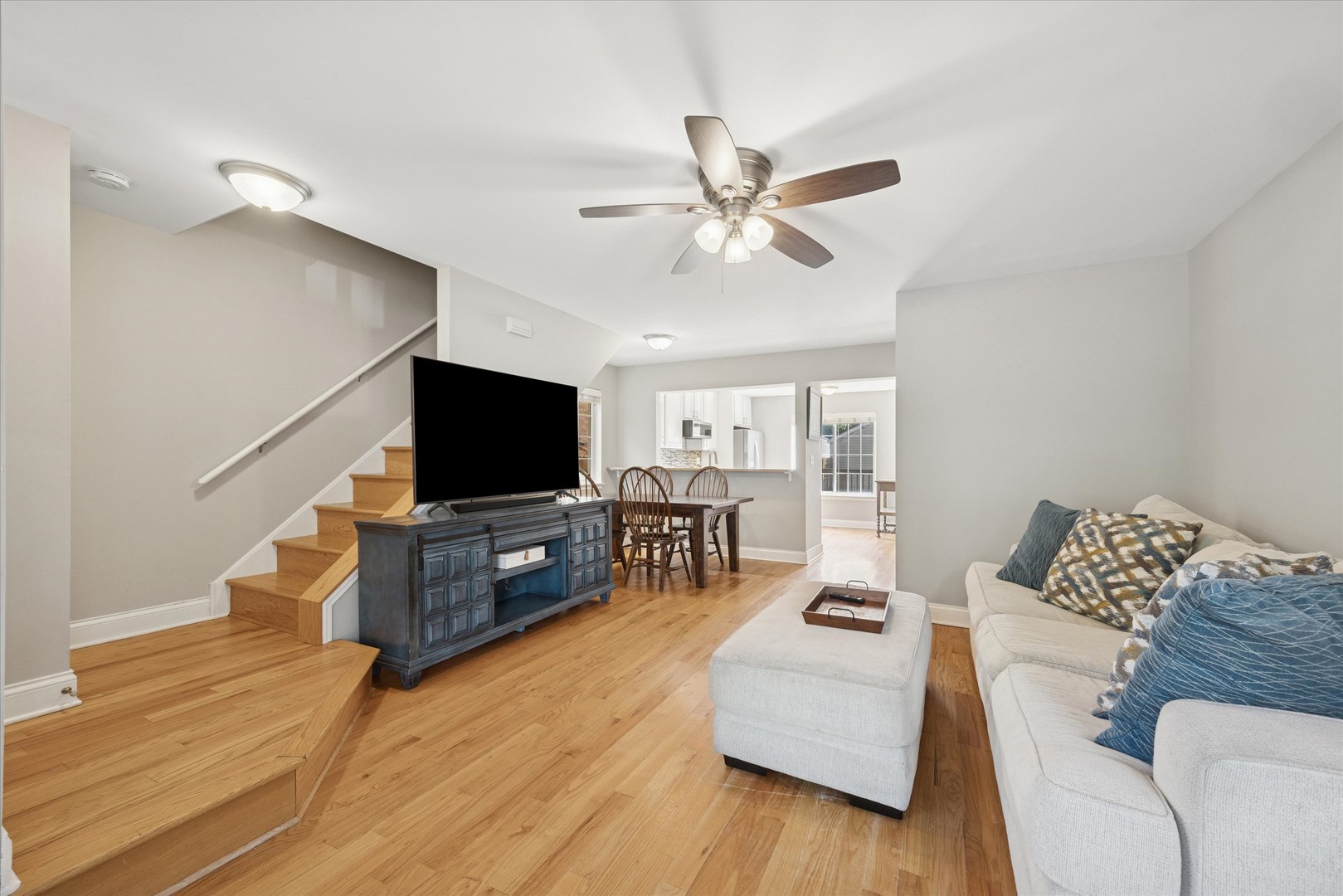 3409 South Indiana Avenue Chicago, IL 60616 - Photo 3 of 15