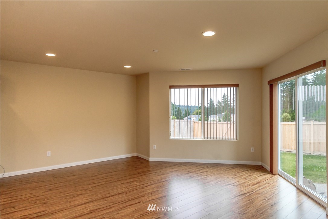 1195 Swan Loop DuPont, WA 98327 - Photo 8 of 24 Gallery Image 8