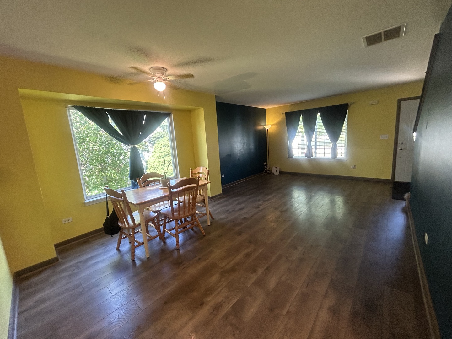 2495 Roxbury Lane Montgomery, IL 60538 - Photo 2 of 9 a view of a livingroom with furniture and window