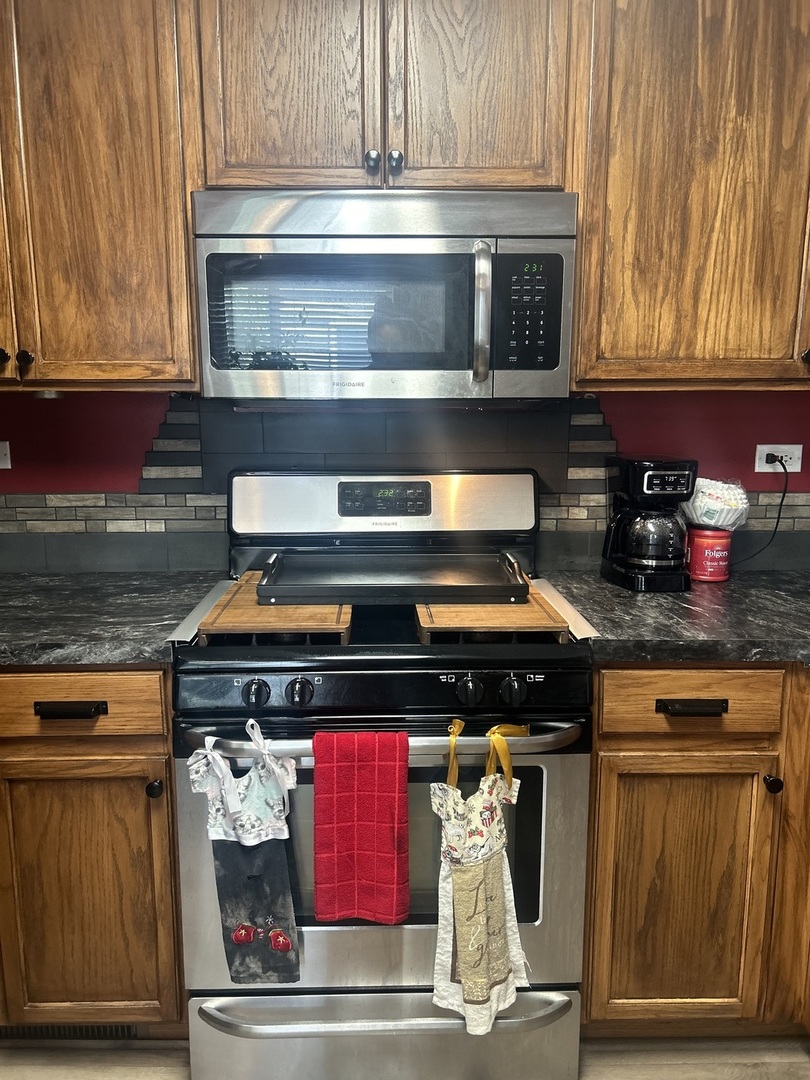 2495 Roxbury Lane Montgomery, IL 60538 - Photo 5 of 9 a kitchen with stainless steel appliances granite countertop a stove and cabinets