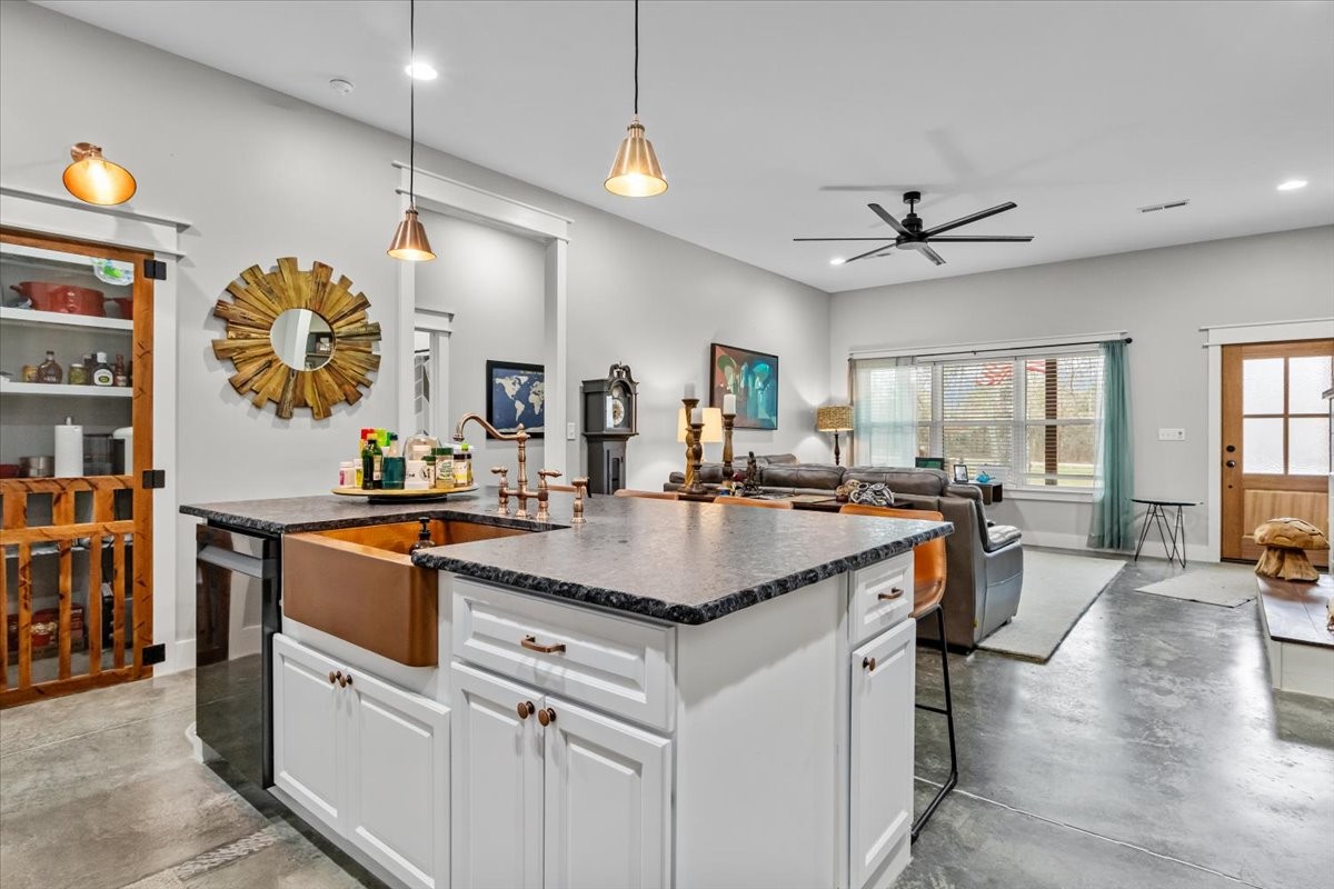 724 Coaling Road Charlotte, TN 37036 - Photo 6 of 26 Gallery Image 6