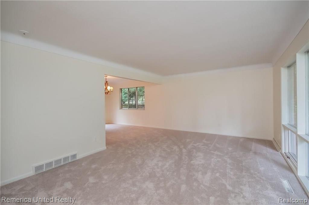 36203 Paddleford Road Farmington Hills, MI 48331 - Photo 8 of 42