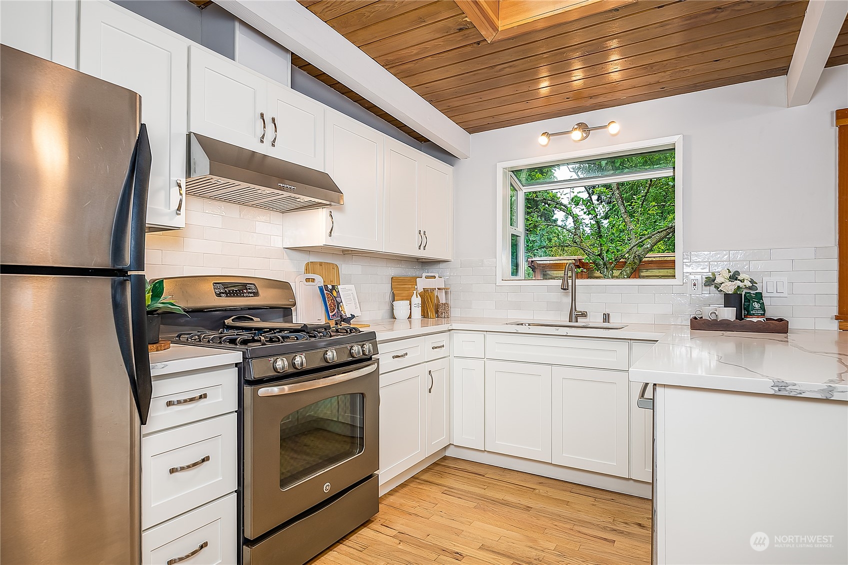 640 13th Way Southwest Edmonds, WA 98020 - Photo 8 of 40 Gallery Image 8