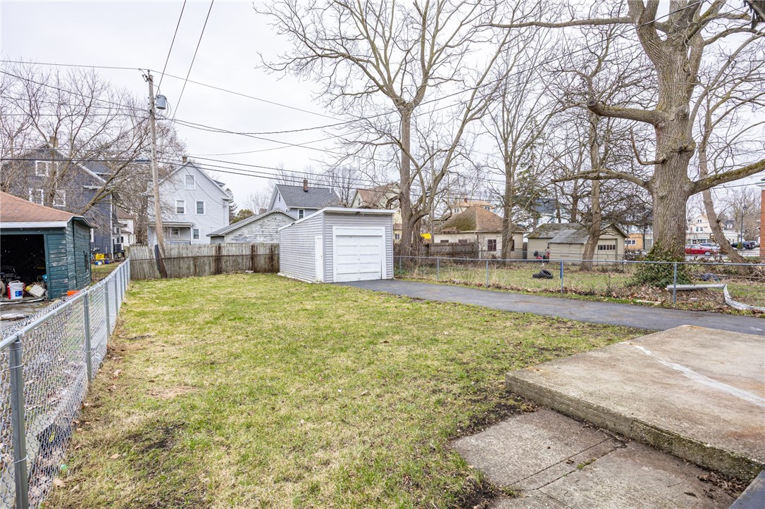 174 Gardiner Avenue Rochester, NY 14611 - Photo 3 of 24