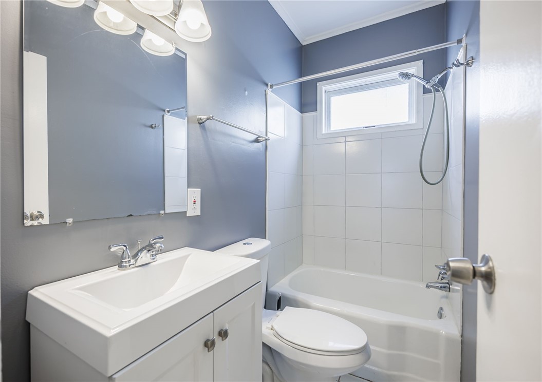 174 Gardiner Avenue Rochester, NY 14611 - Photo 7 of 24