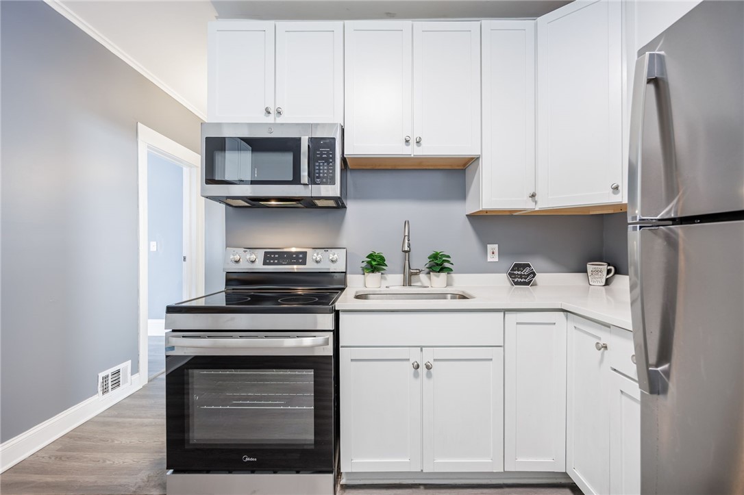 174 Gardiner Avenue Rochester, NY 14611 - Photo 9 of 24