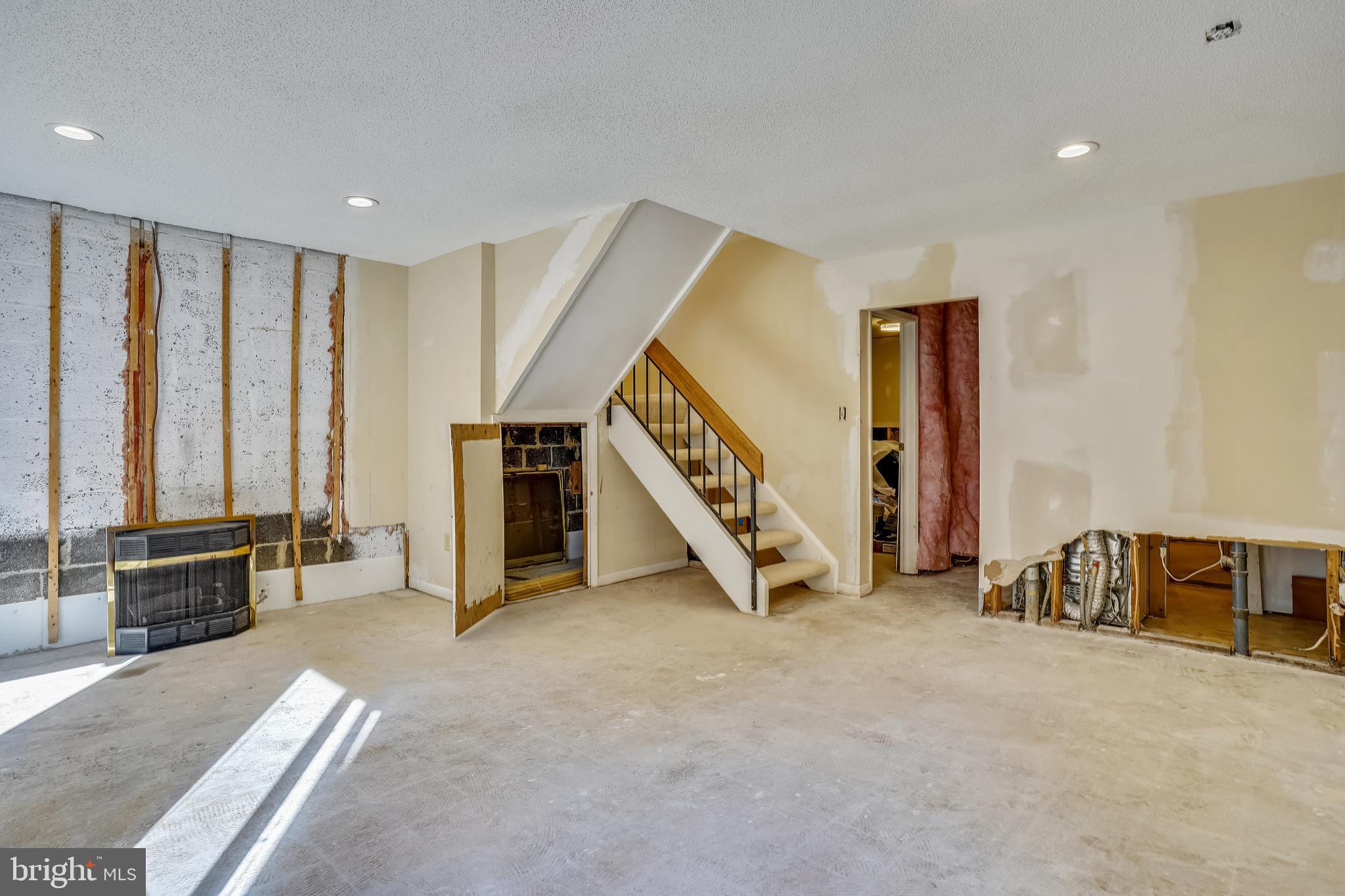 2432 Southgate Square Reston, VA 20191 - Photo 22 of 40 Wall Gas Fireplace, Sump Pump '15