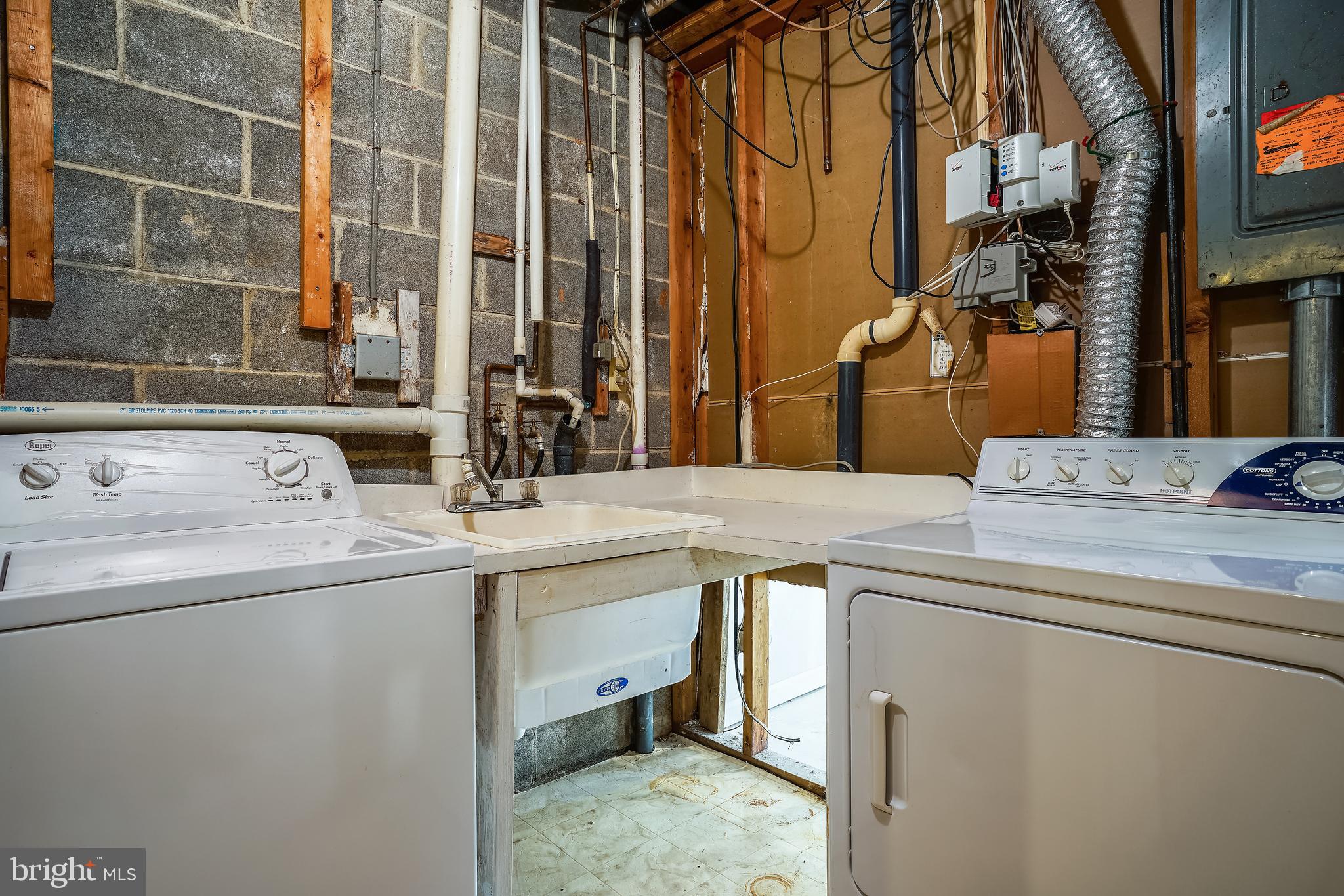 2432 Southgate Square Reston, VA 20191 - Photo 25 of 40 Laundry Room Lower Level