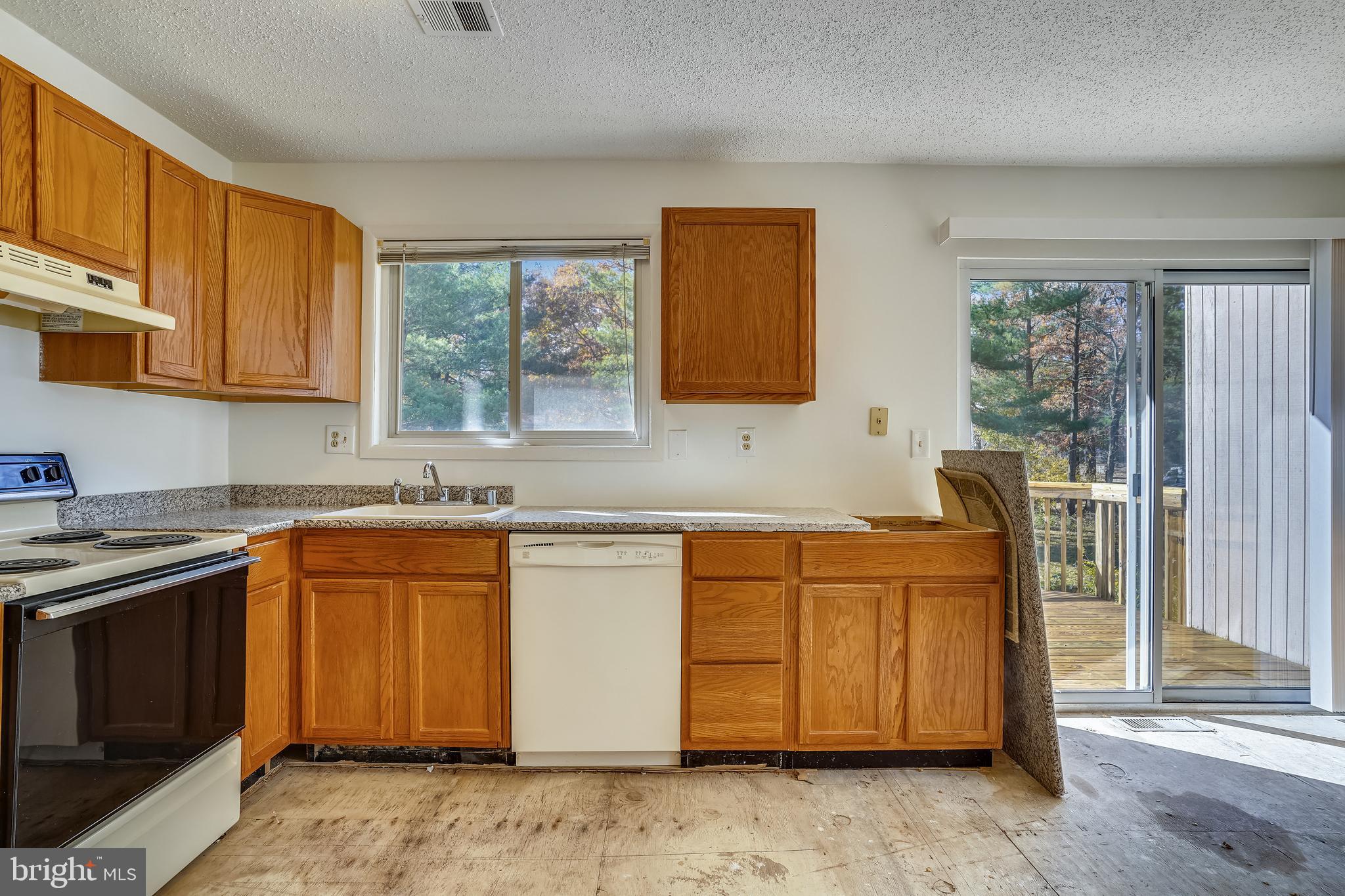 2432 Southgate Square Reston, VA 20191 - Photo 9 of 40 Kitchen View