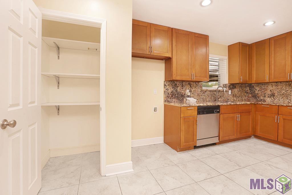 6536 Winbourne Avenue Baton Rouge, LA 70805 - Photo 10 of 30 Kitchen with pantry open