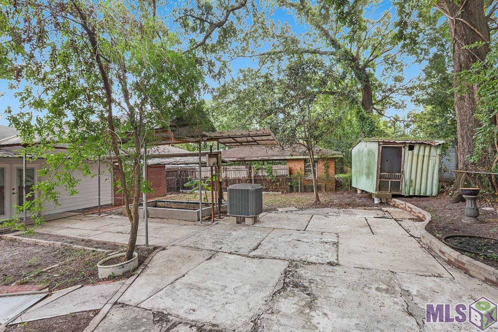 6536 Winbourne Avenue Baton Rouge, LA 70805 - Photo 23 of 30 Side view of backyard