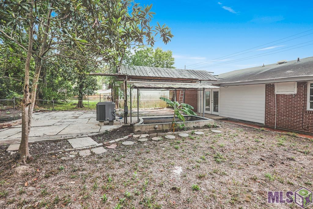 6536 Winbourne Avenue Baton Rouge, LA 70805 - Photo 24 of 30 Side view with fish pond