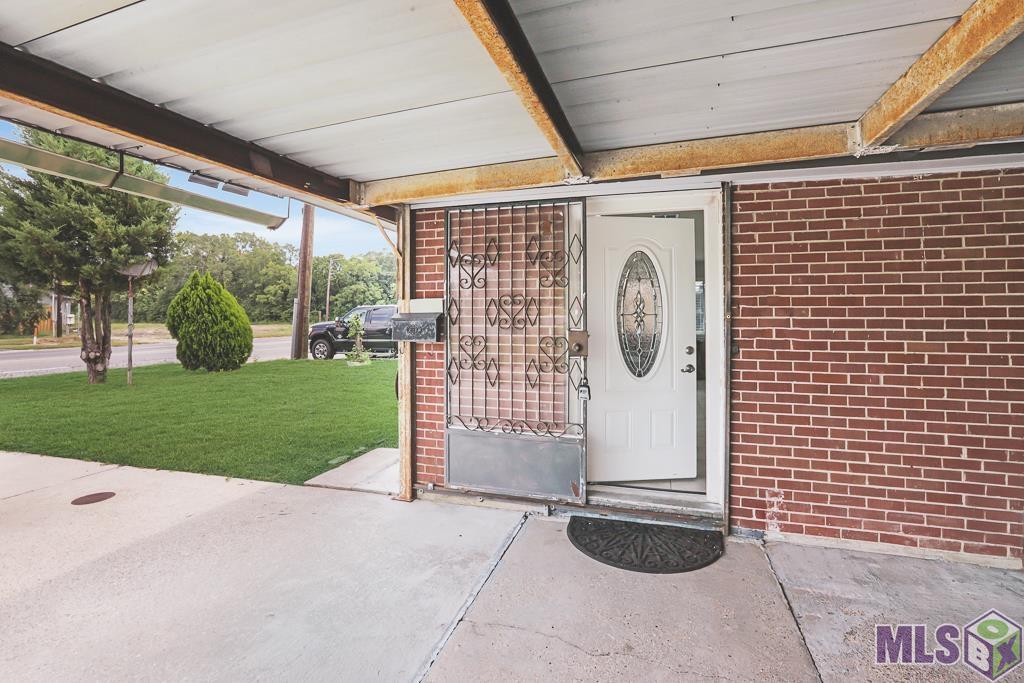 6536 Winbourne Avenue Baton Rouge, LA 70805 - Photo 3 of 30 Front view with door