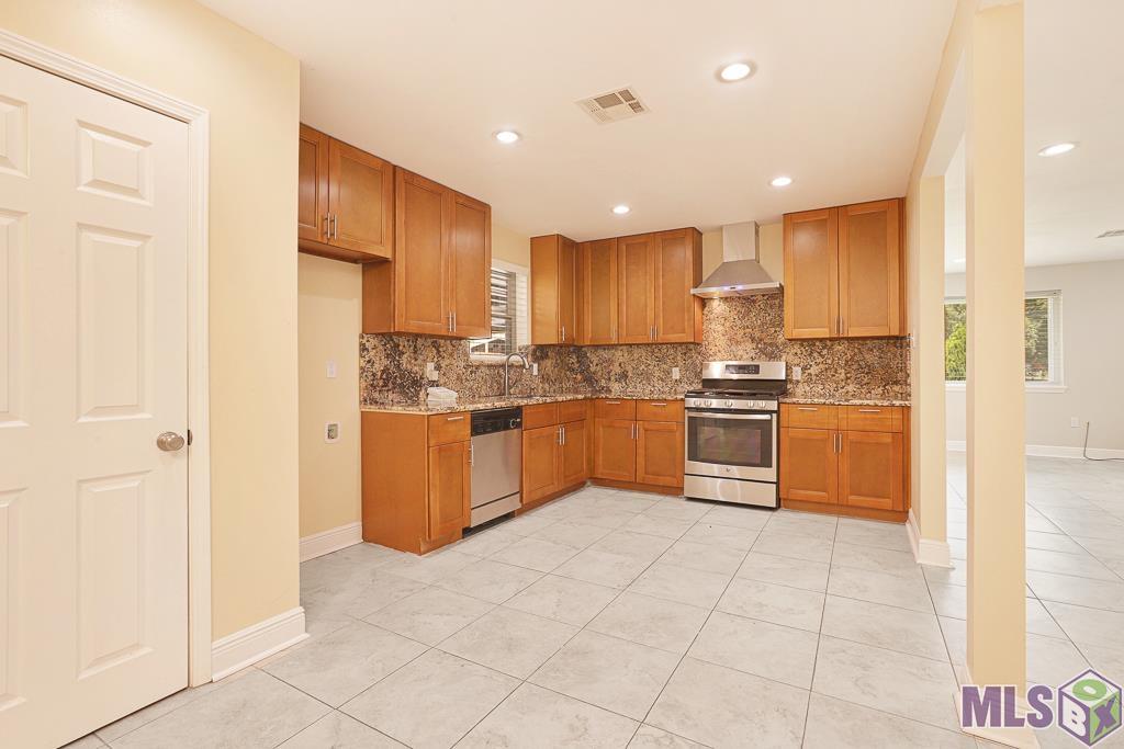 6536 Winbourne Avenue Baton Rouge, LA 70805 - Photo 8 of 30 Kitchen overall view