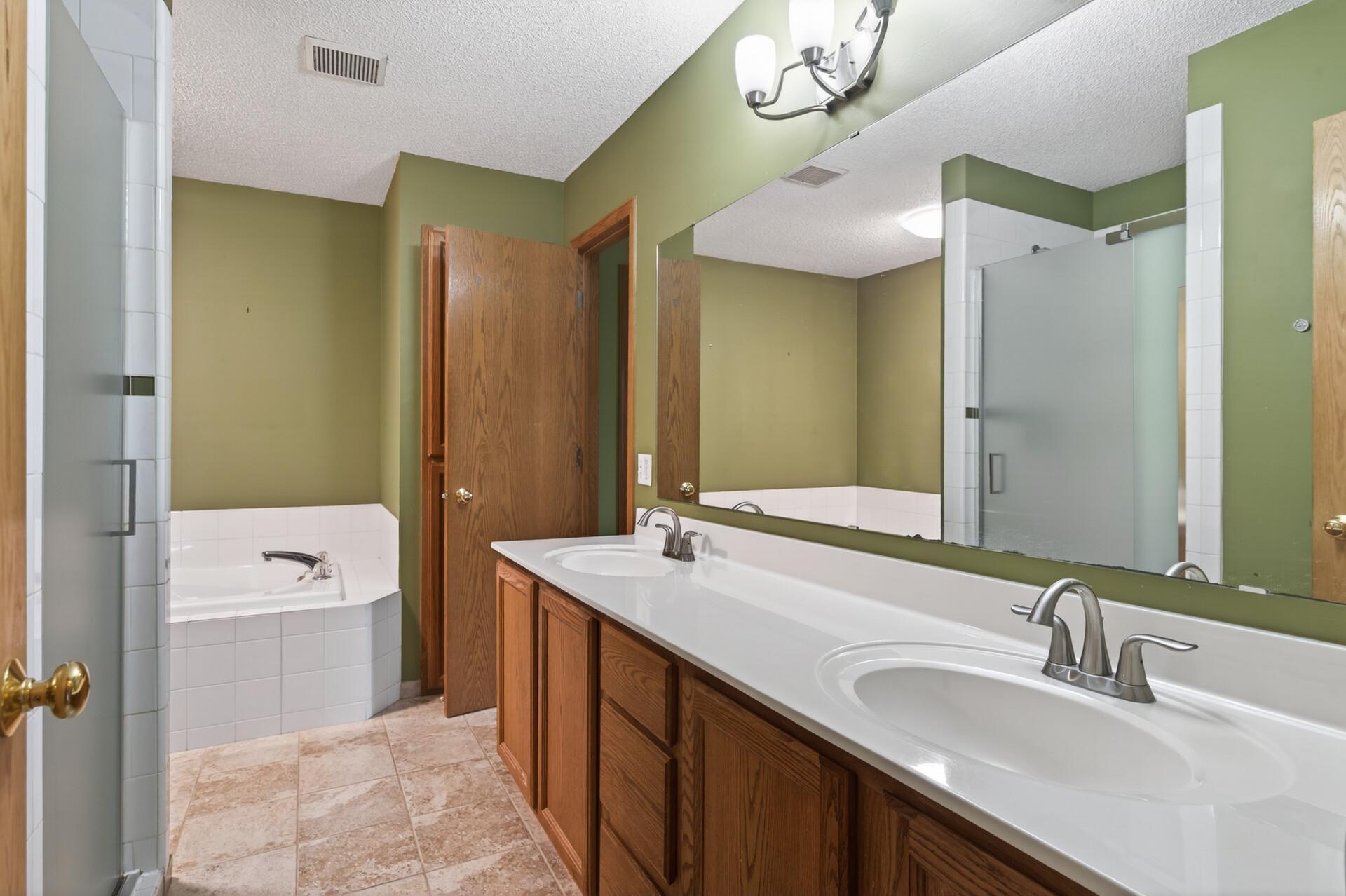 8270 Dawson Way Inver Grove Heights, MN 55076 - Photo 15 of 36