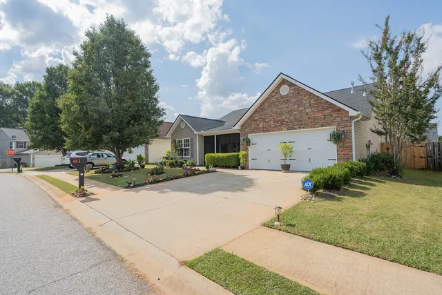 $299,000 | 3 Heatherfield Drive, Simpsonville, SC 29680
