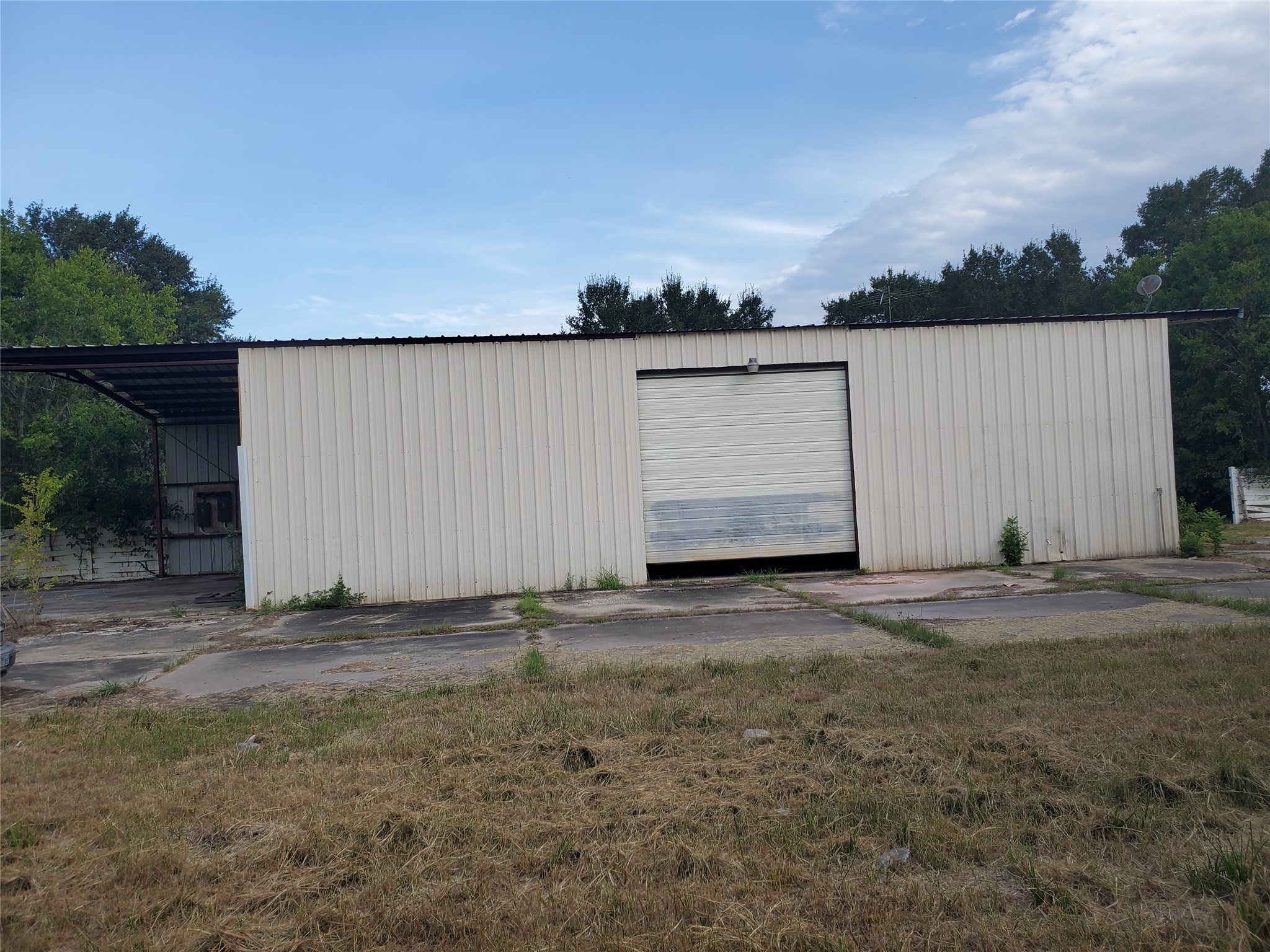 25121 Lakeview Road, Unit A Katy, TX 77494 - Photo 2 of 14 from the right side to the end of building is 61' wide and 40' deep, the covered area on the left is 40' deep and 18' long, the concreted apron continued is 40' wide by 16' deep. The concrete parking in front is 95' wide by 31' deep.The door is 12' tall.