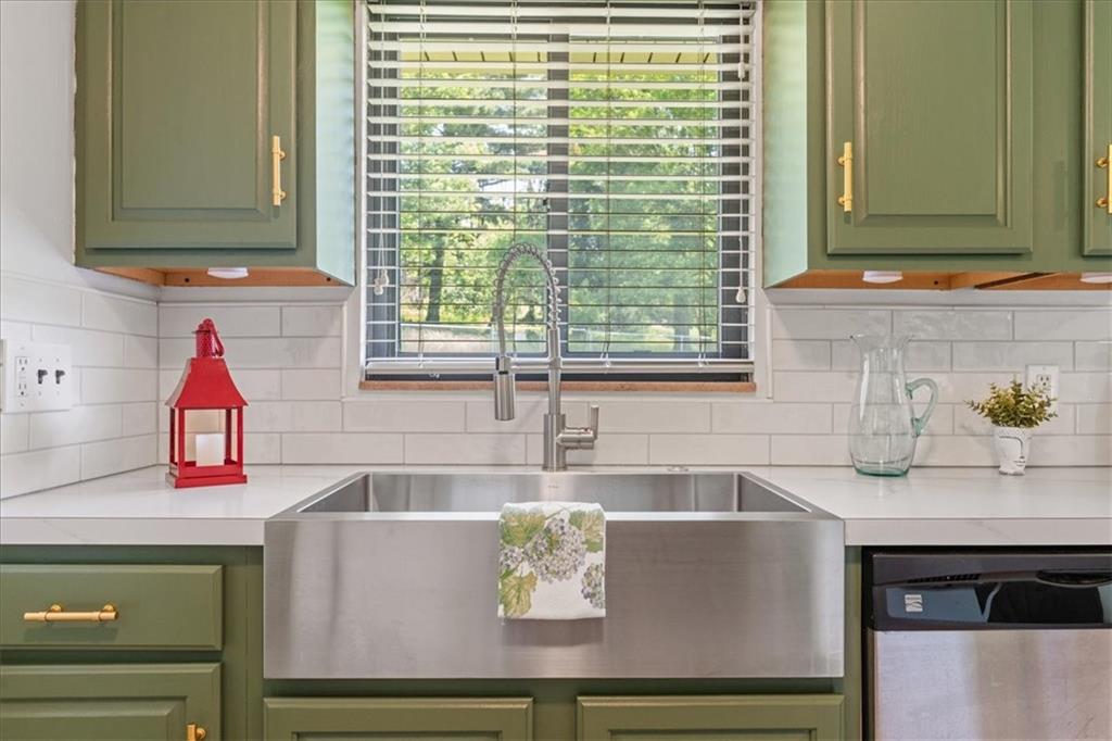 422 Hershey Road Pittsburgh, PA 15235 - Photo 14 of 37 Gallery Image 14