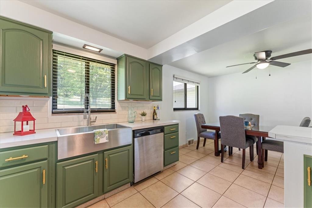422 Hershey Road Pittsburgh, PA 15235 - Photo 18 of 37 Gallery Image 18