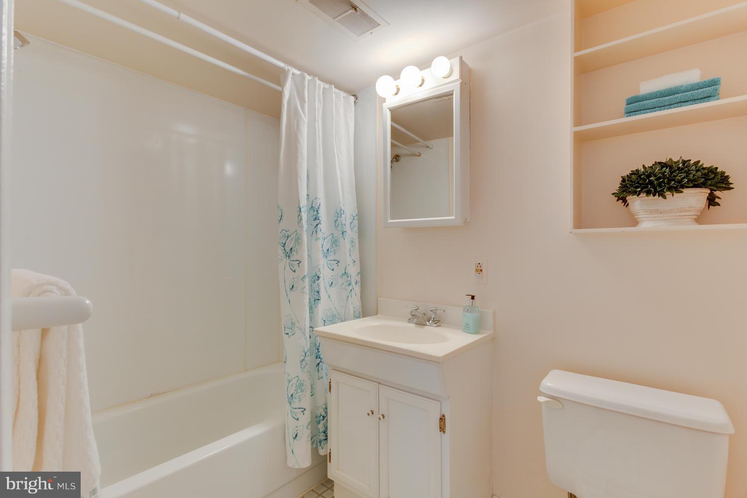 6208 Wedgewood Road Bethesda, MD 20817 - Photo 21 of 26 Bath