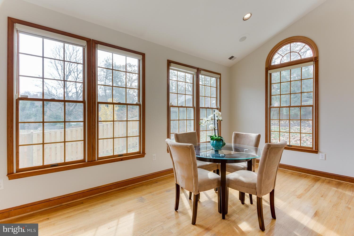 6208 Wedgewood Road Bethesda, MD 20817 - Photo 4 of 26 Breakfast Area