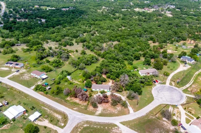 a view of a back yard