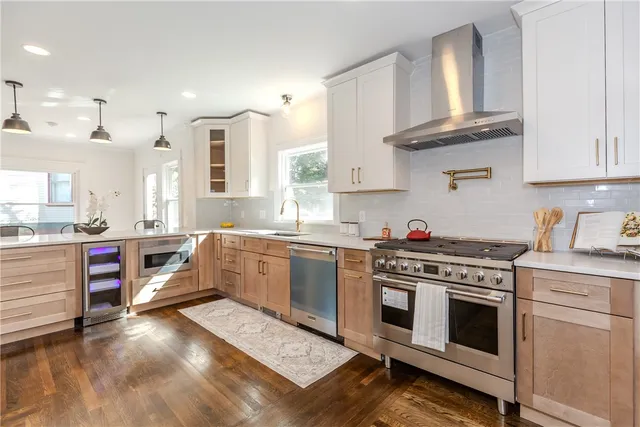 $699,900 | 126 Columbia Avenue, Cranston, RI 02905