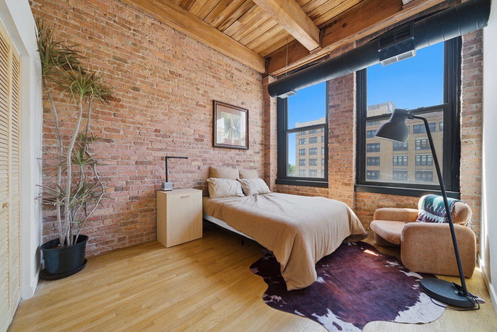 400 South Green Street, Unit 310 Chicago, IL 60607 - Photo 12 of 43 a bedroom with a bed and a couch