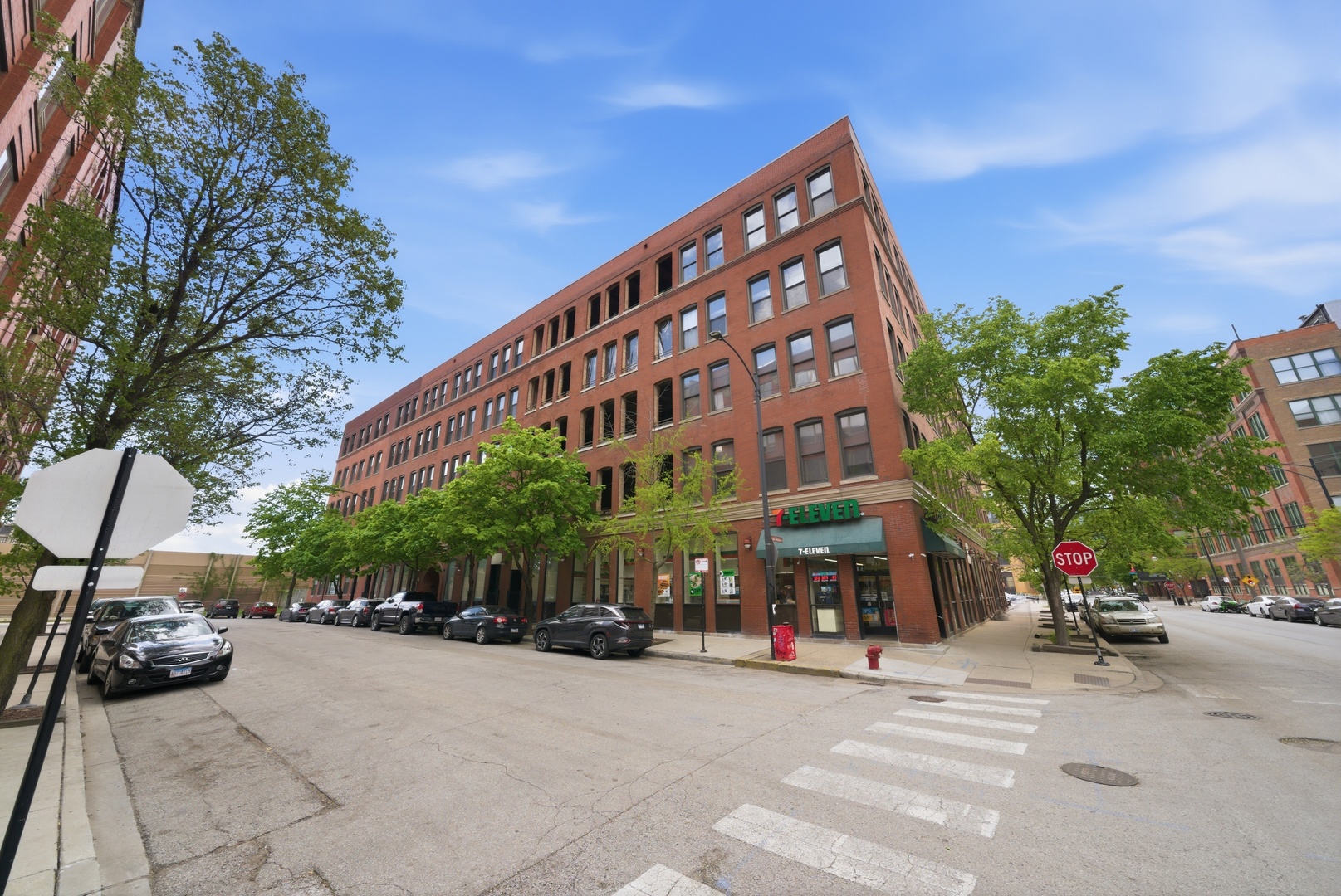 400 South Green Street, Unit 310 Chicago, IL 60607 - Photo 2 of 43 a view of a building with street