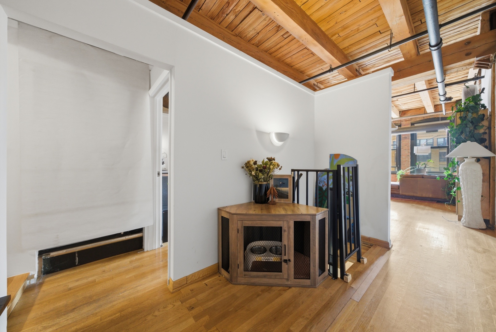 400 South Green Street, Unit 310 Chicago, IL 60607 - Photo 25 of 43 a view of a livingroom with furniture and an empty space