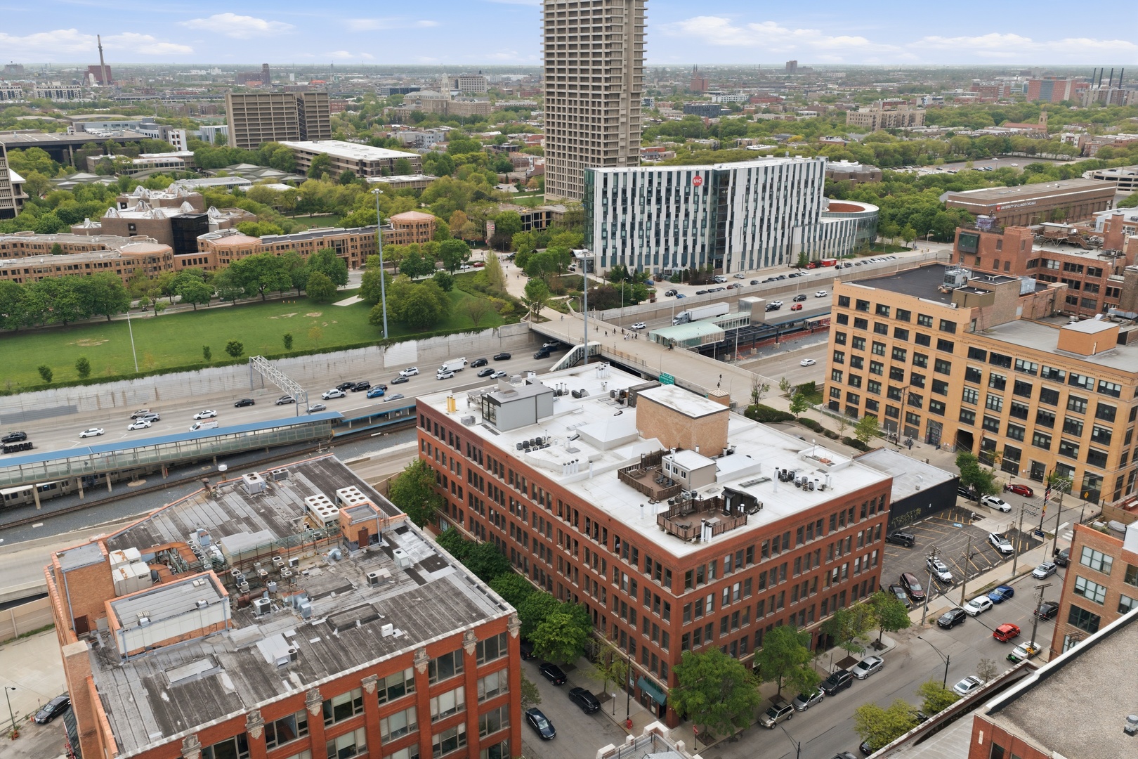 400 South Green Street, Unit 310 Chicago, IL 60607 - Photo 40 of 43 a view of a city from a terrace