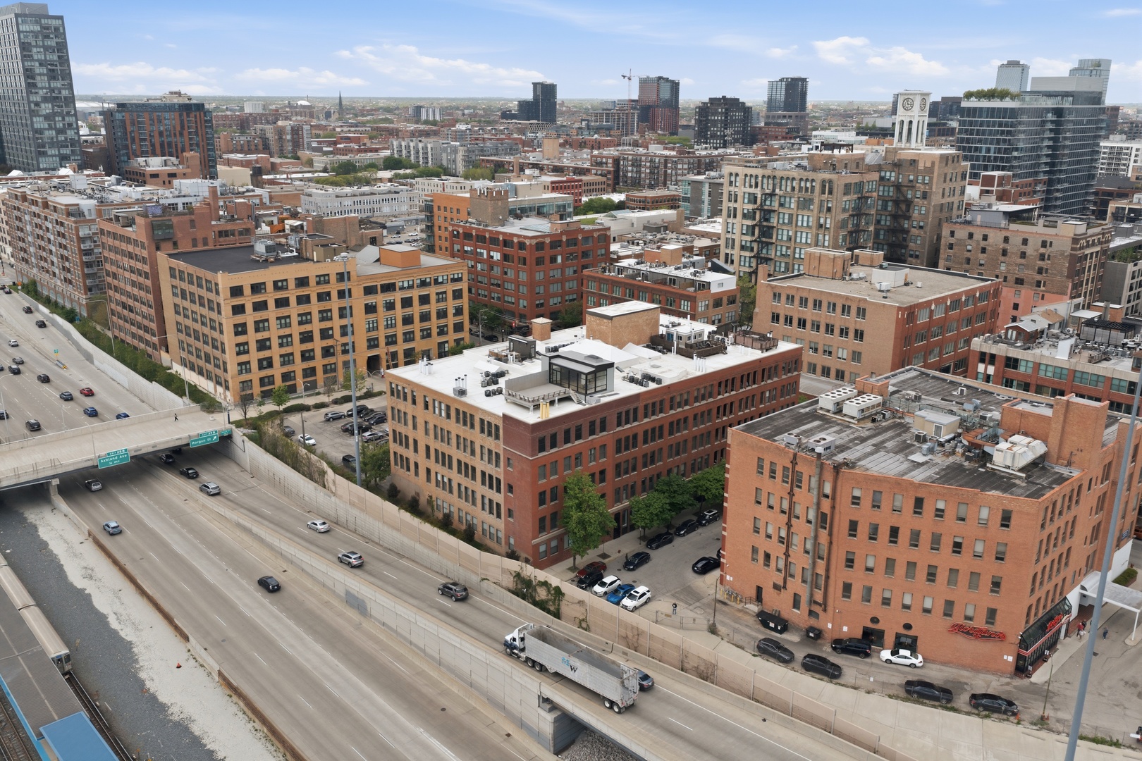 400 South Green Street, Unit 310 Chicago, IL 60607 - Photo 41 of 43 a city view with tall buildings