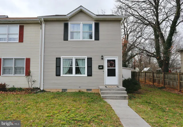 $1,900 | 237 Blue Ridge Avenue, Front Royal, VA 22630