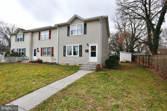 $1,900 | 237 Blue Ridge Avenue, Front Royal, VA 22630