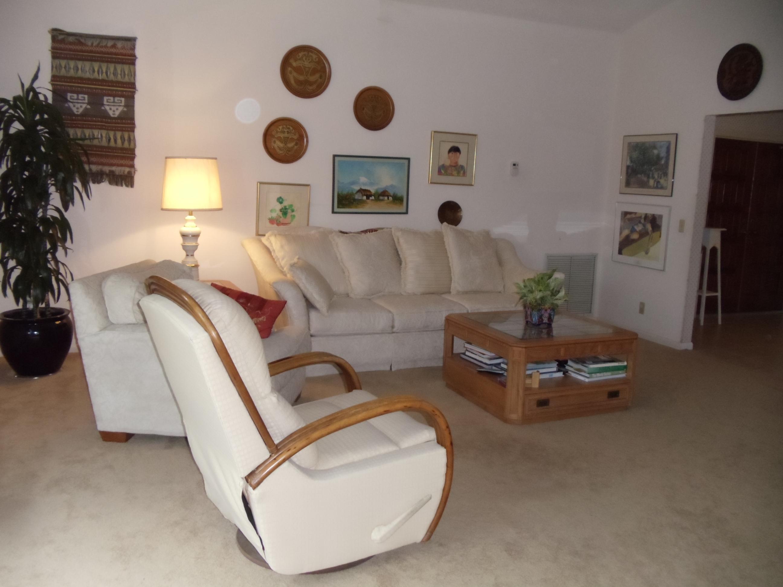512 Old Country Road South Wellington, FL 33414 - Photo 15 of 28 Living room